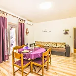 Kaić 1045 * Pula